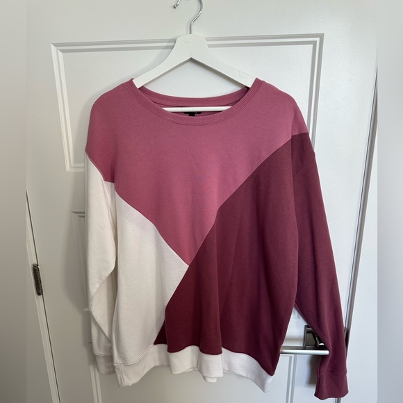 SALE 3/$15 Pink and white color block crewneck sweatshirt in size XL - Picture 1 of 4